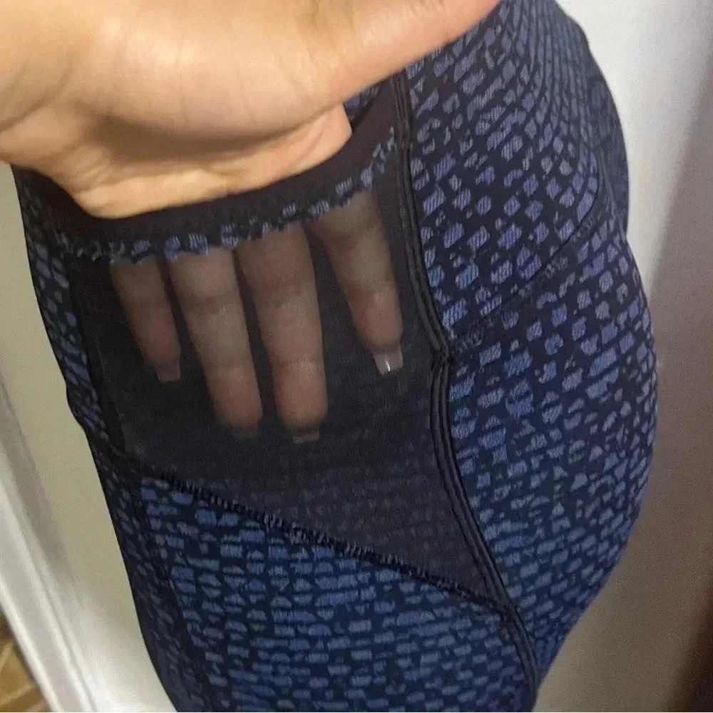 LULULEMON ATHLETICA Women’s Deep Breath Capri Leggings